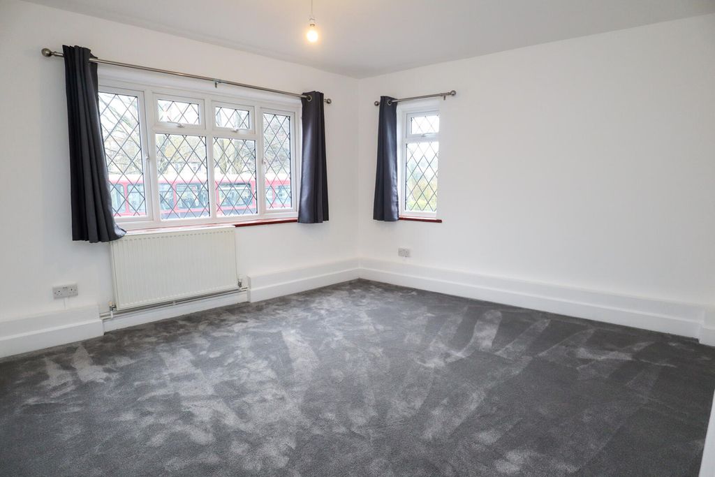 Property photo 2 of 7 Bedroom