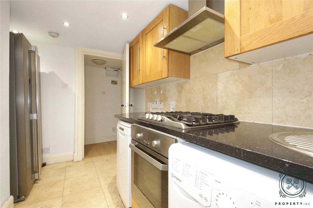 Property photo 3 of 10 Kitchen