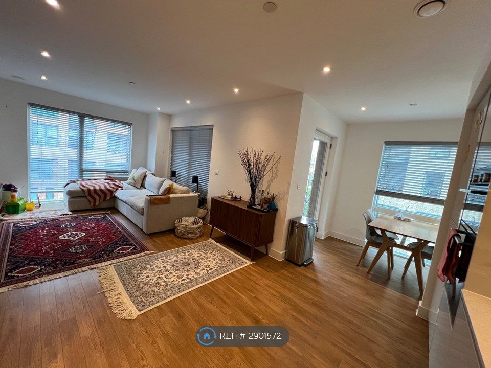 Property photo 2 of 34 Living Room