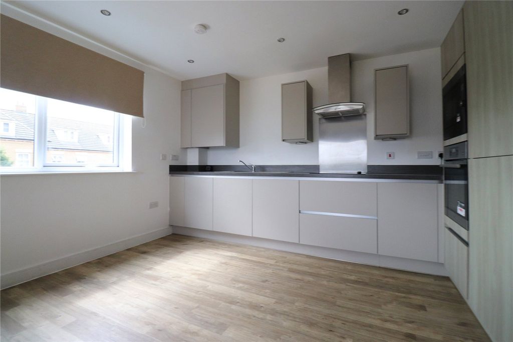 Property photo 3 of 11 Kitchen