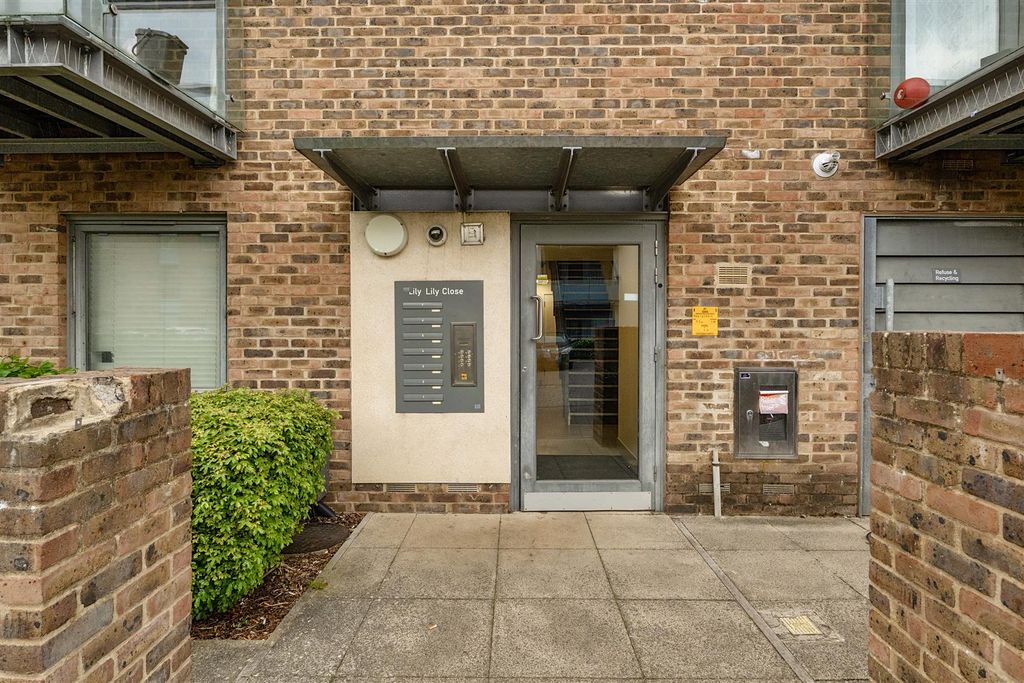 Additional image 9 of 2 bed flat for saleLily Close, Pinner HA5