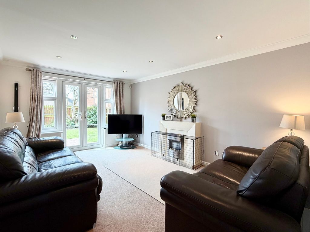 Property photo 3 of 25 Living Room