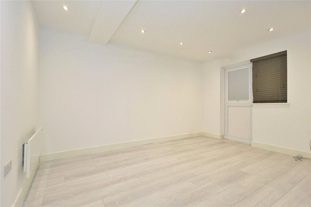 Property photo 3 of 4 Picture No. 04