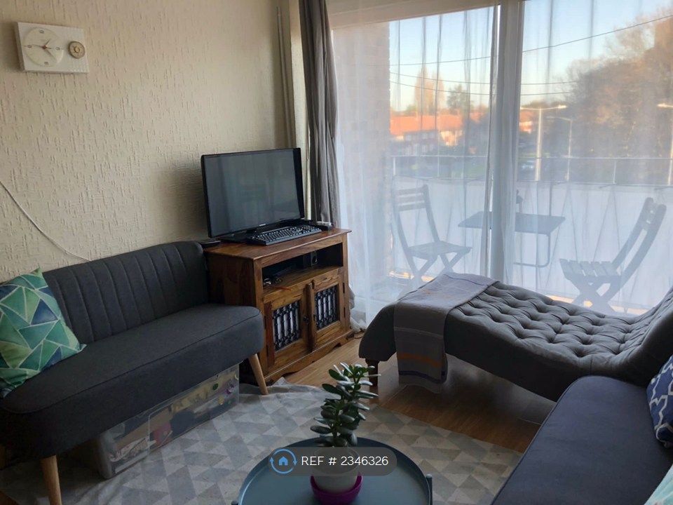 Property photo 1 of 14 Front Room