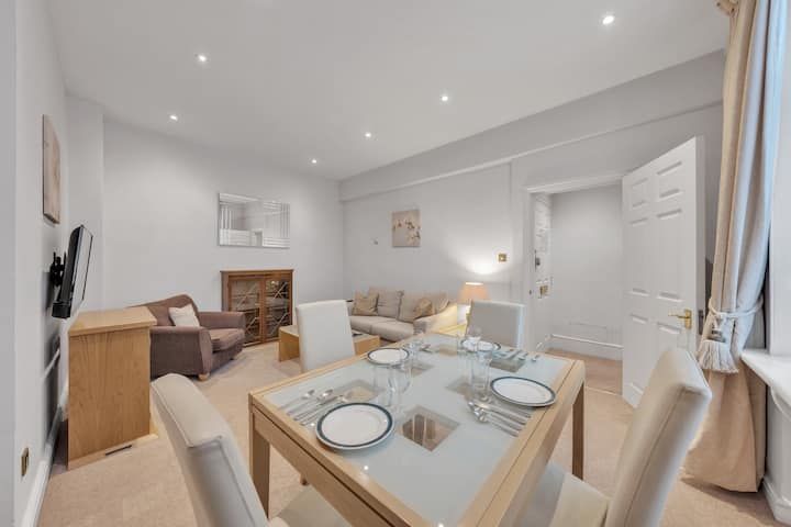 Property photo 2 of 8 Dining Area