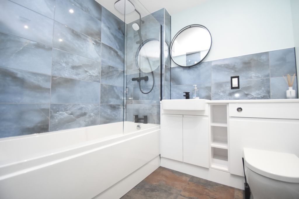 Property photo 3 of 7 Photo 4