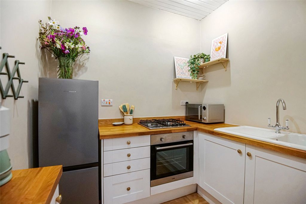 Property photo 3 of 22 Picture No. 06