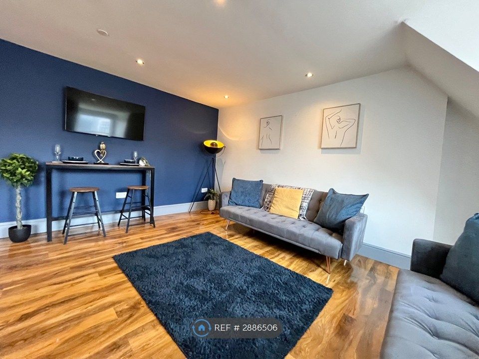 Property photo 1 of 9 Dining / Living Area