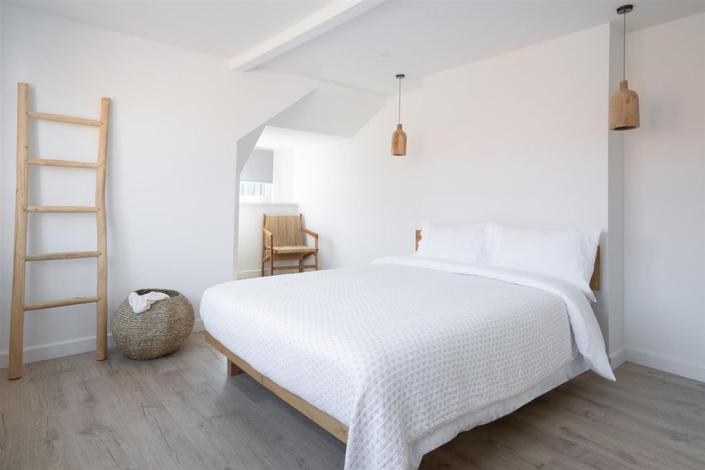 Additional image 8 of 2 bed flat for saleSeaview, Isle Of Wight PO34