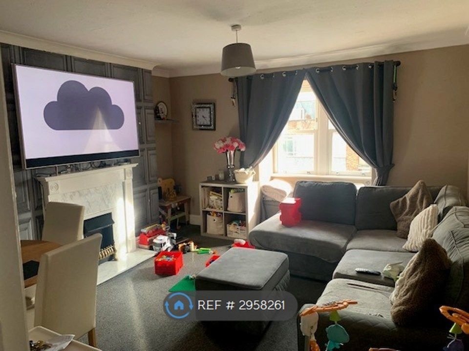 Property photo 1 of 12 Lounge (Let Unfurnished)