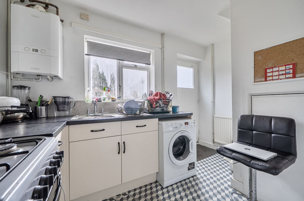 Property photo 3 of 17 1404089-9-6977777...