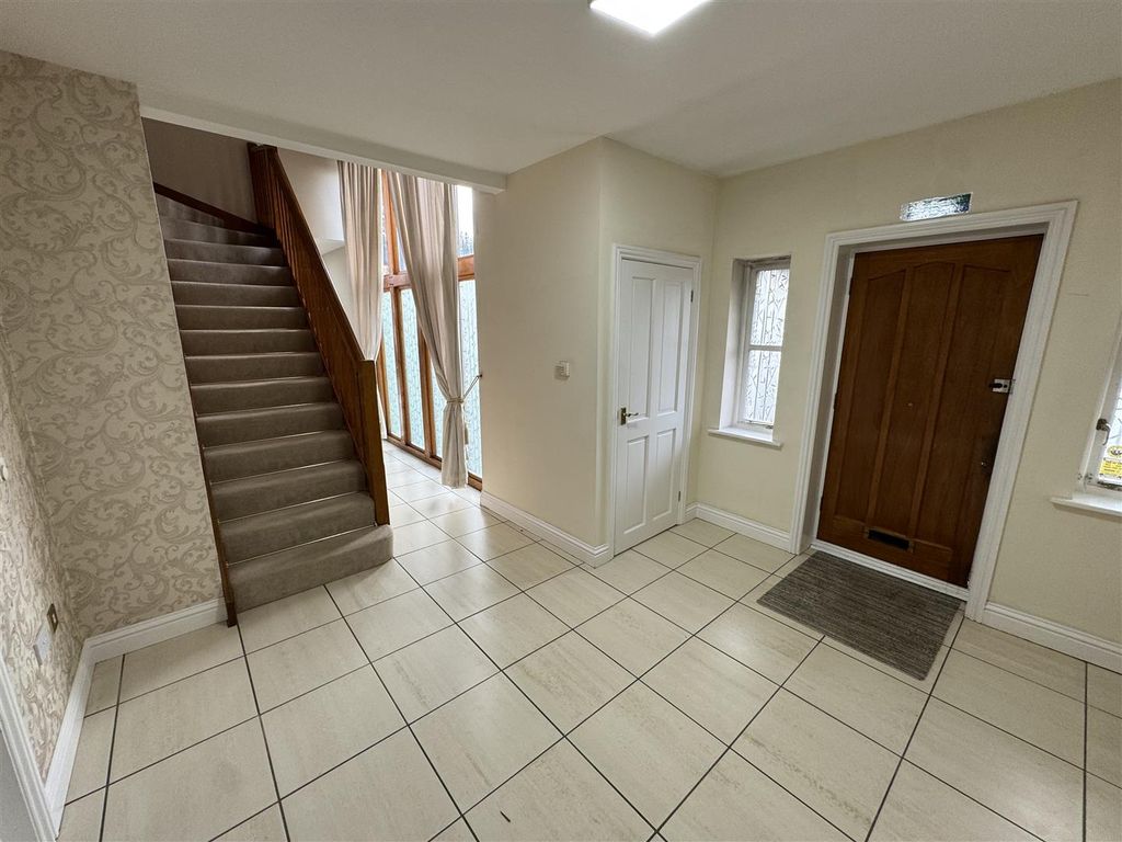 Property photo 2 of 54