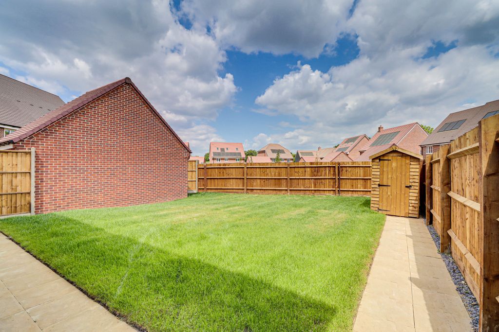 Property photo 3 of 19 Littleford Garden