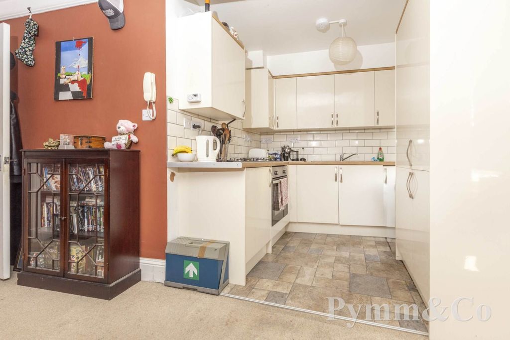 Property photo 2 of 11