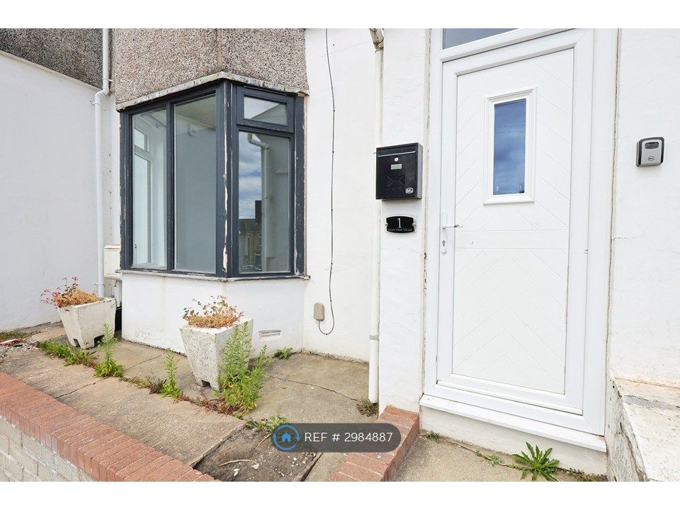Property photo 2 of 35