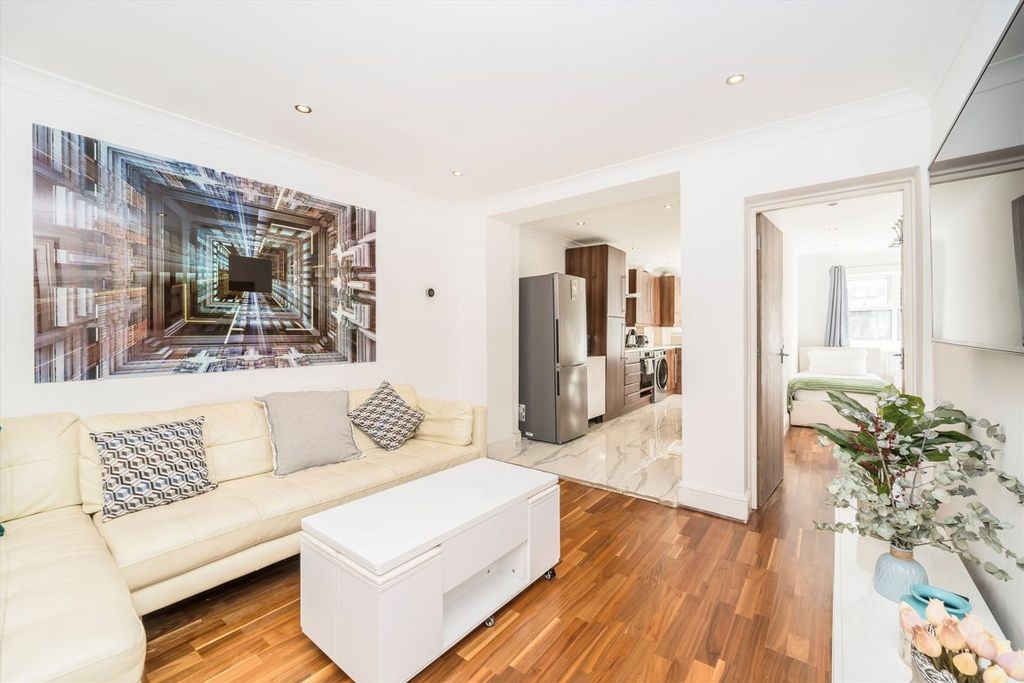 Property photo 2 of 8