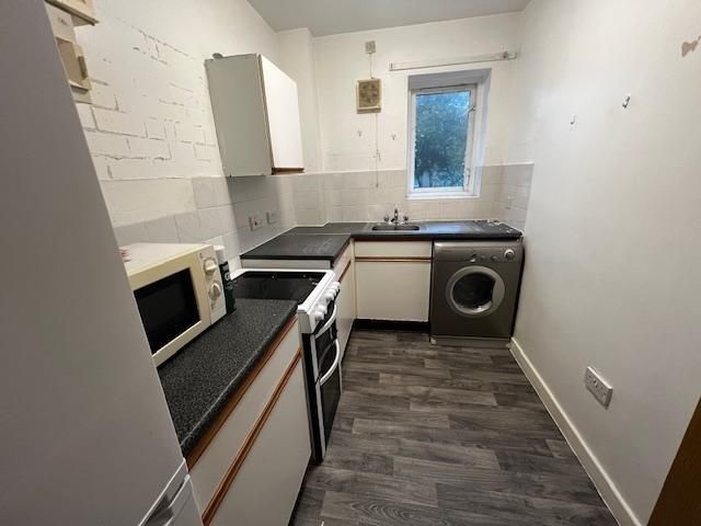 Property photo 3 of 6 Kitchen