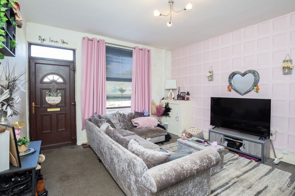 Property photo 2 of 18