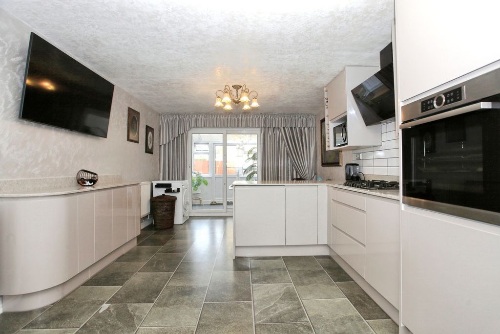 Property photo 2 of 20 Property_0765