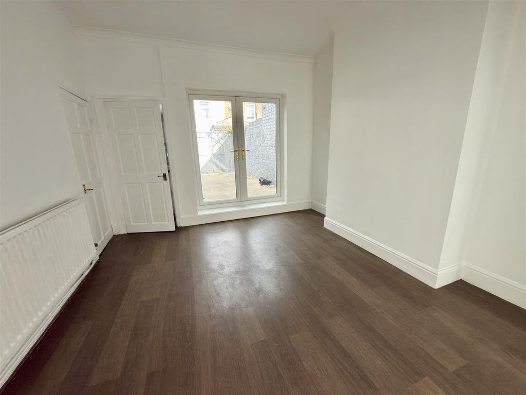 Property photo 3 of 9 Dining Room