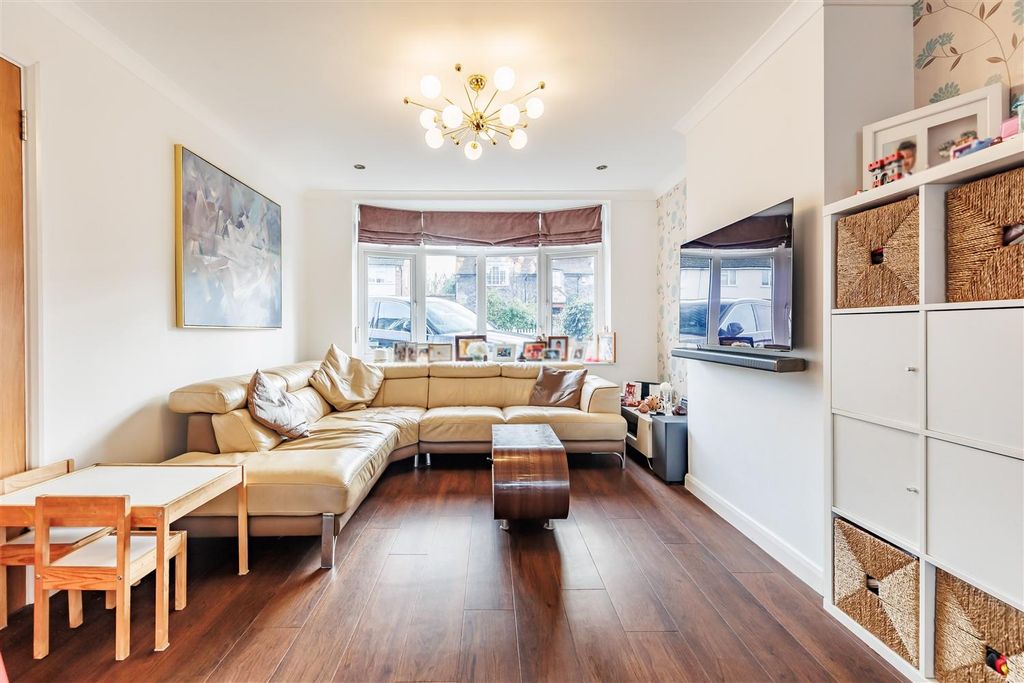 Property photo 2 of 36 7  Woodberry Down (11).Jpg