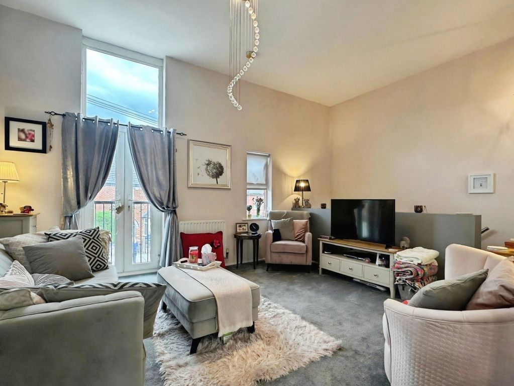 Property photo 1 of 19 Lounge