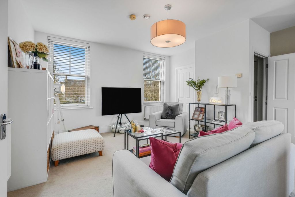 Property photo 2 of 20