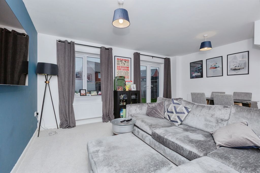 Property photo 2 of 16