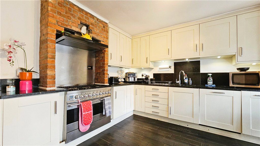 Property photo 3 of 15 Kitchen