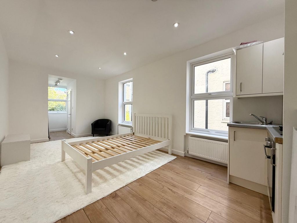 Property photo 3 of 8 Photo 4