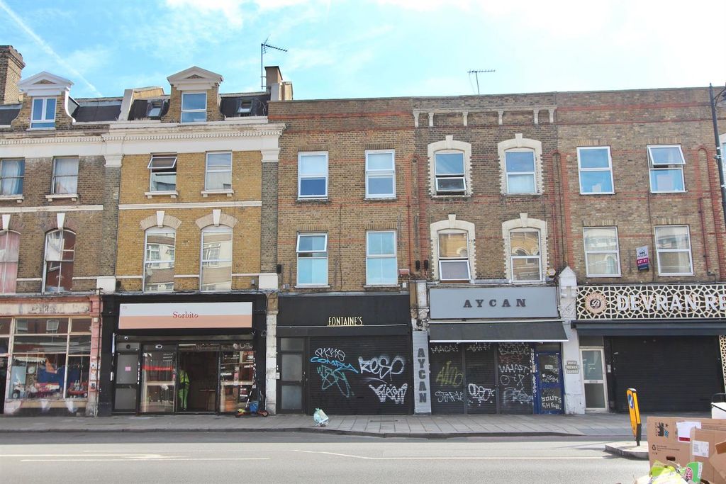 Property photo 2 of 11 Stoke Newington Road, N16