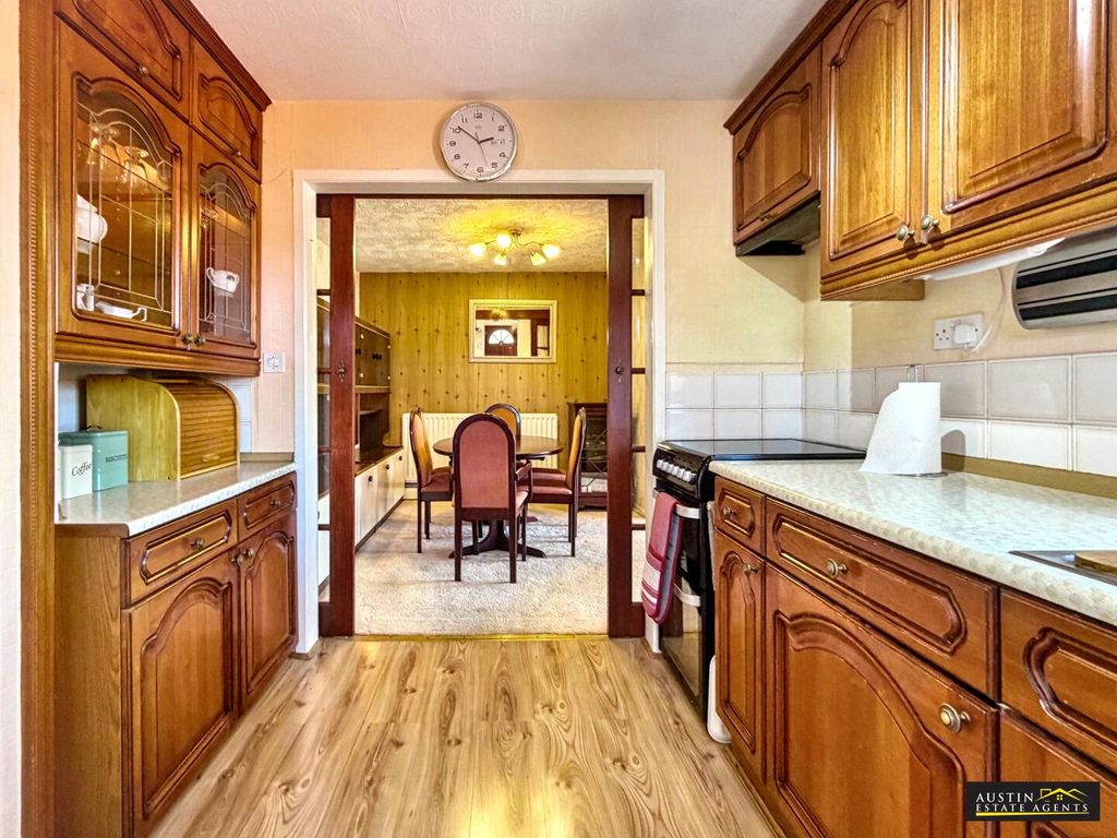 Property photo 3 of 16 Kitchen