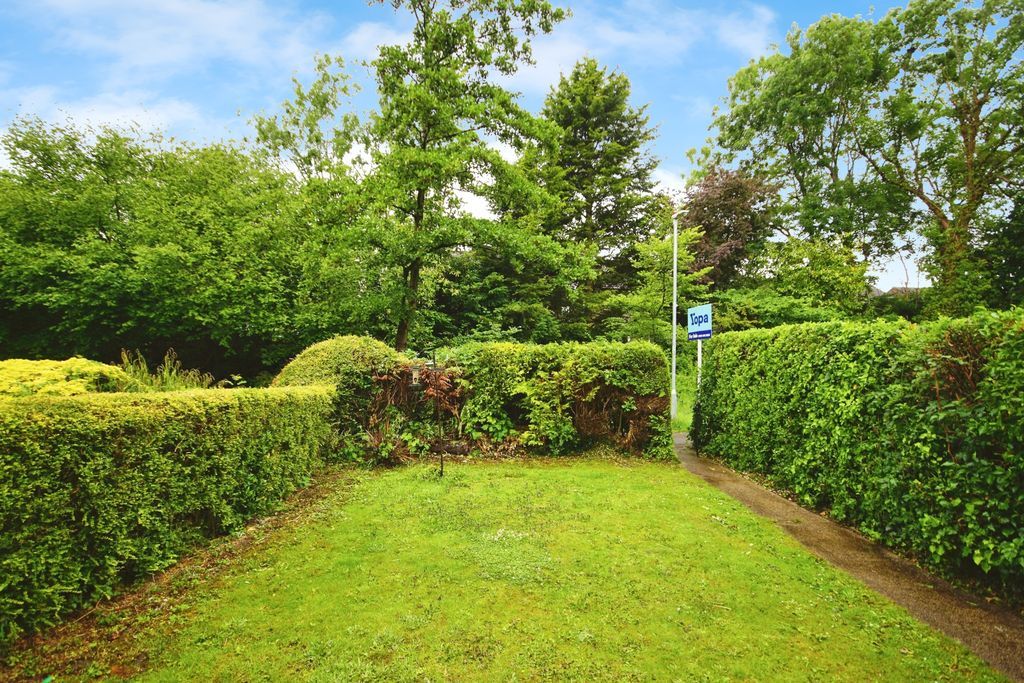 Property photo 3 of 21 Front Garden