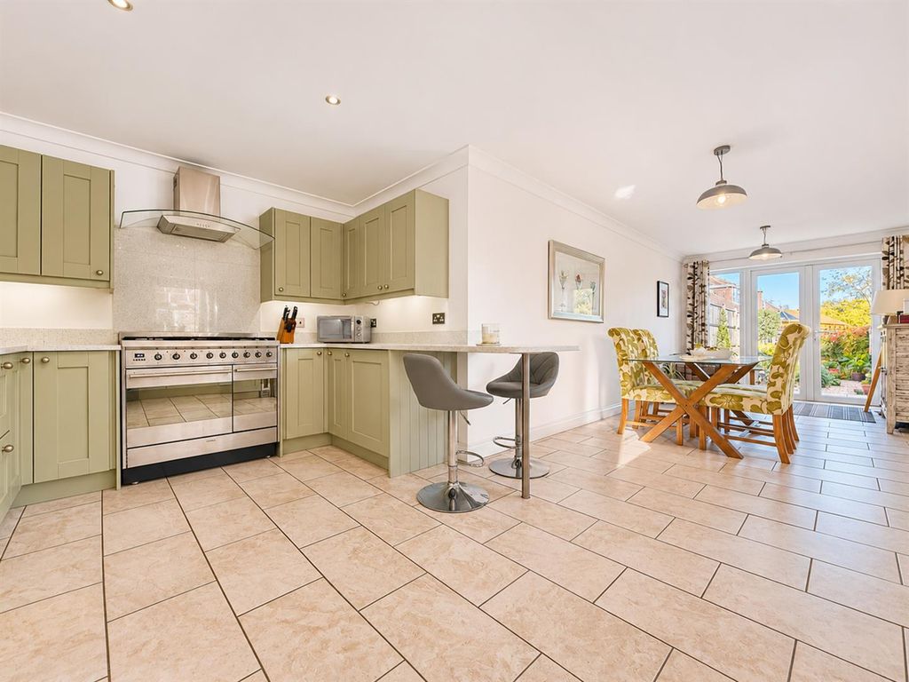 Property photo 3 of 19 9C706B2B-70Ed-4Ca8-8366-0Be12Fa402A0.Jpg