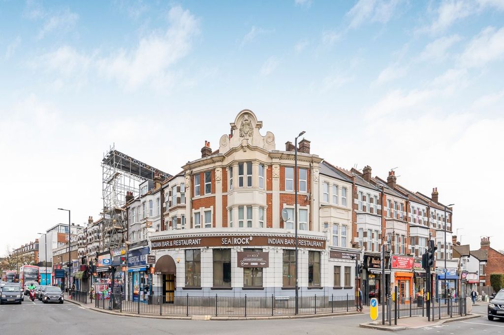 Property photo 2 of 9 Kfh_672B_High_Road_N