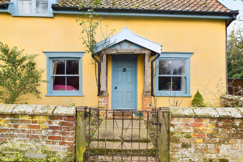 Property photo 2 of 31