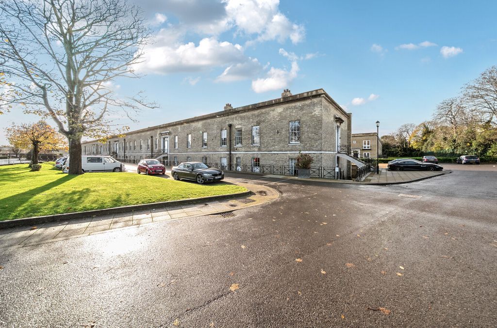 Property photo 1 of 10 1382218-12-692Ed8...