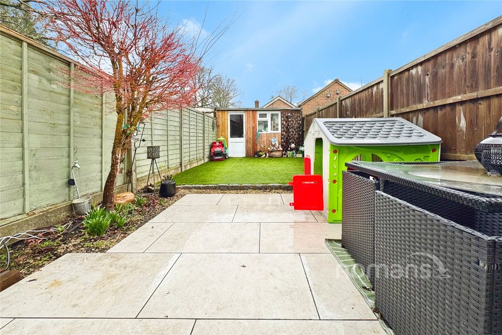 Property photo 2 of 13 Garden