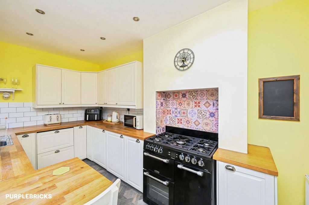 Property photo 2 of 24