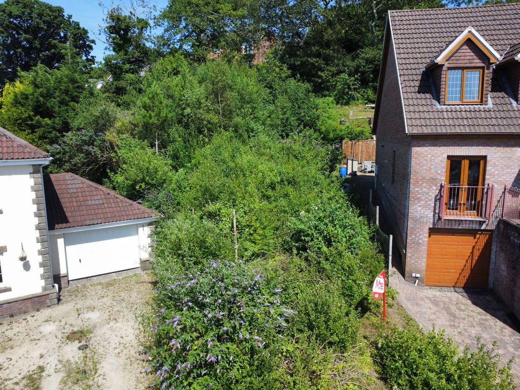 Property photo 3 of 6