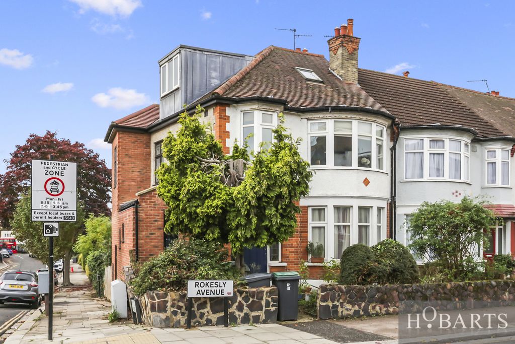 Property photo 1 of 14 Three-Bedroom Duplex Maisonette