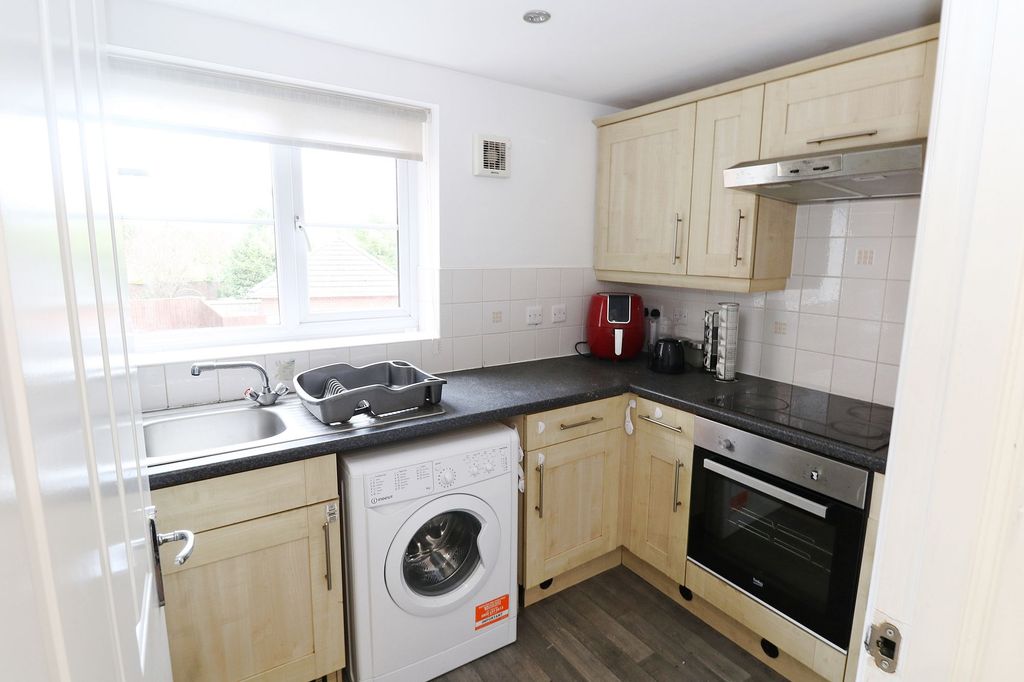 Property photo 3 of 12