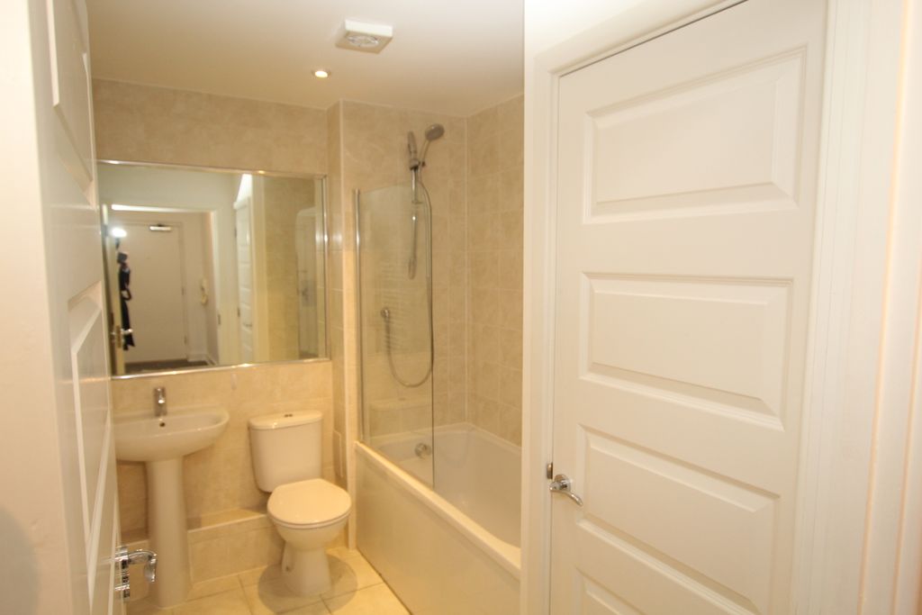 Property photo 2 of 7 Bathroom