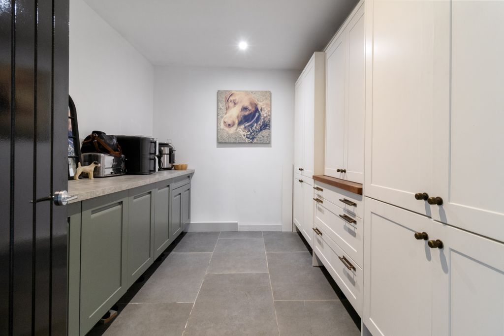 Property photo 3 of 16 Img_4026