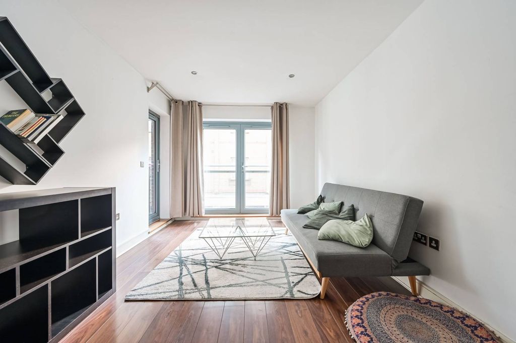 Property photo 2 of 17