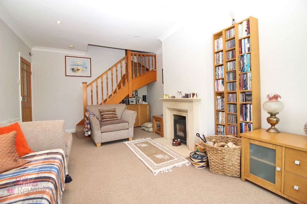 Property photo 2 of 16 Lounge