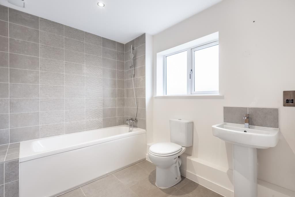 Property photo 3 of 9 Maater Bedroom En Suite