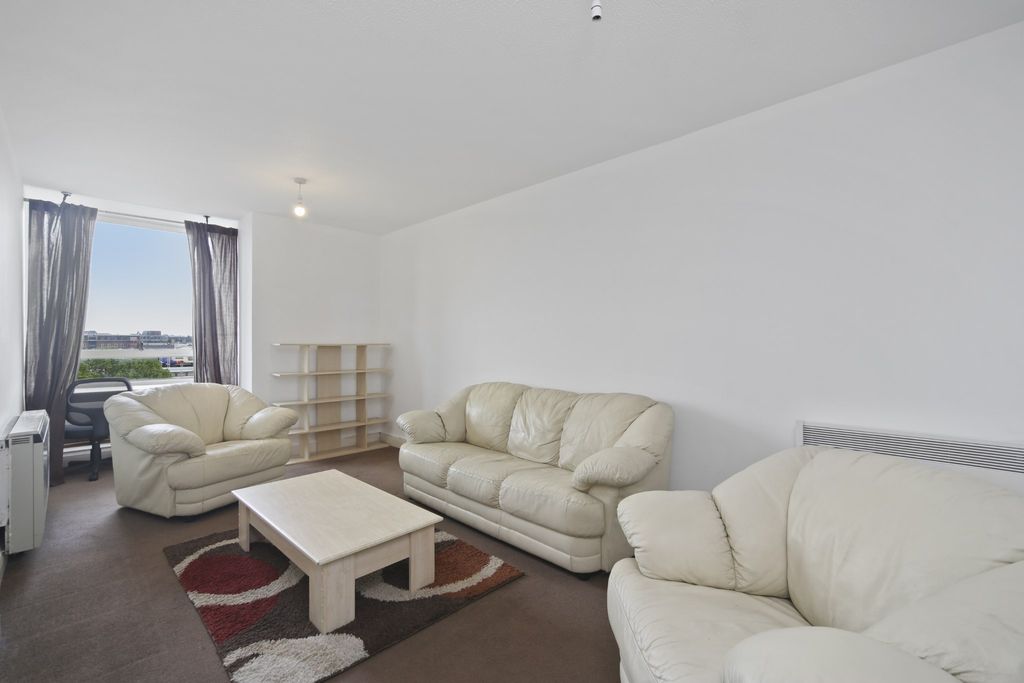 Property photo 2 of 8 Lounge