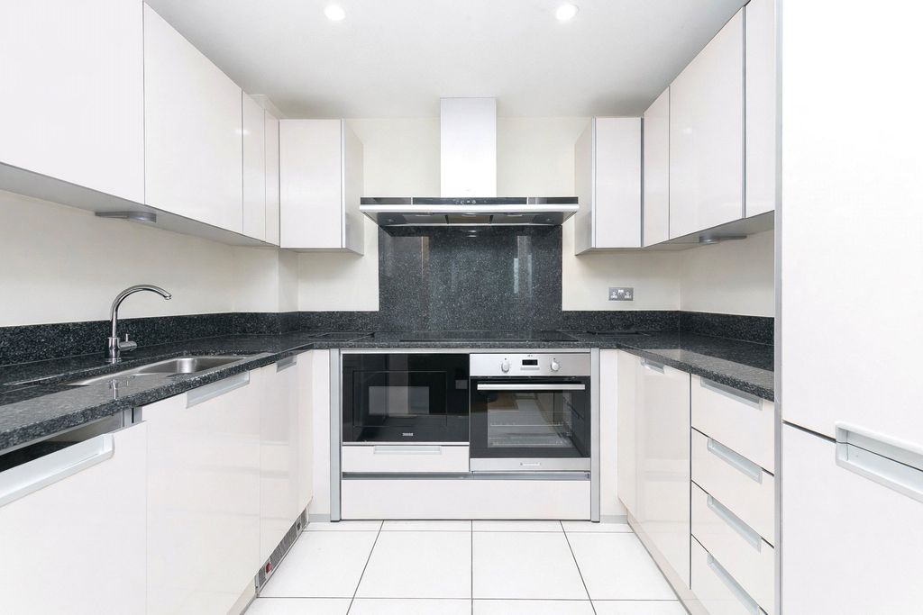 Property photo 2 of 19 Picture No. 24