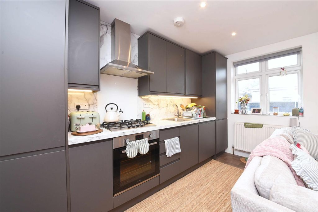 Property photo 2 of 10 Archway_Road_Pic_9.Jpg